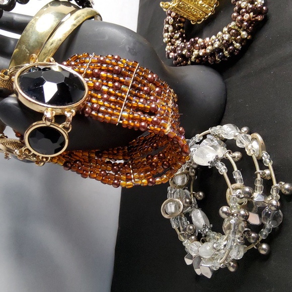 Elegant Bracelet Bundle Lot Of Eight. - Picture 2 of 8